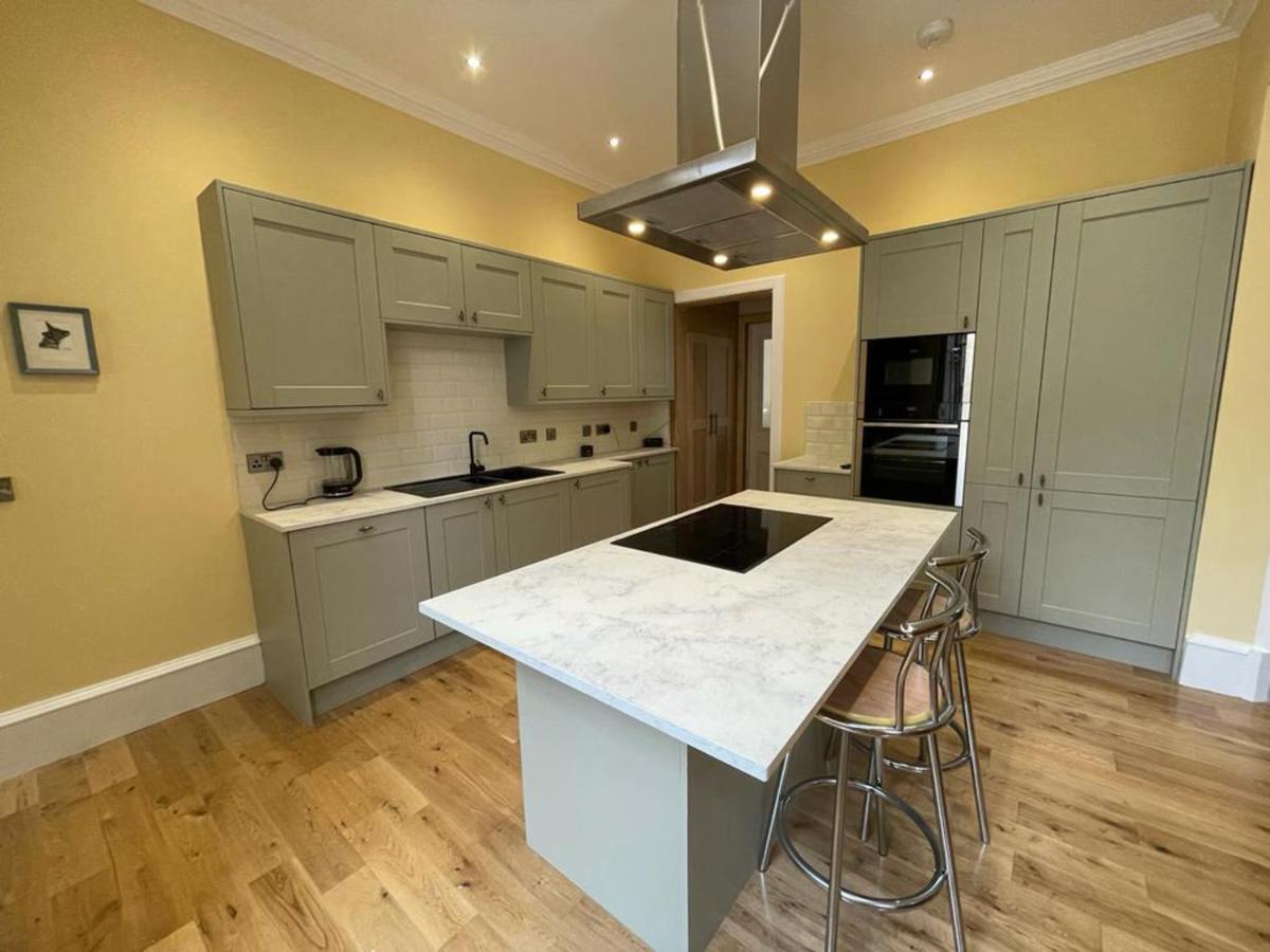 Remarkable 5Br Townhouse With Garden, Sleeps 12 Edinburgh Exterior photo