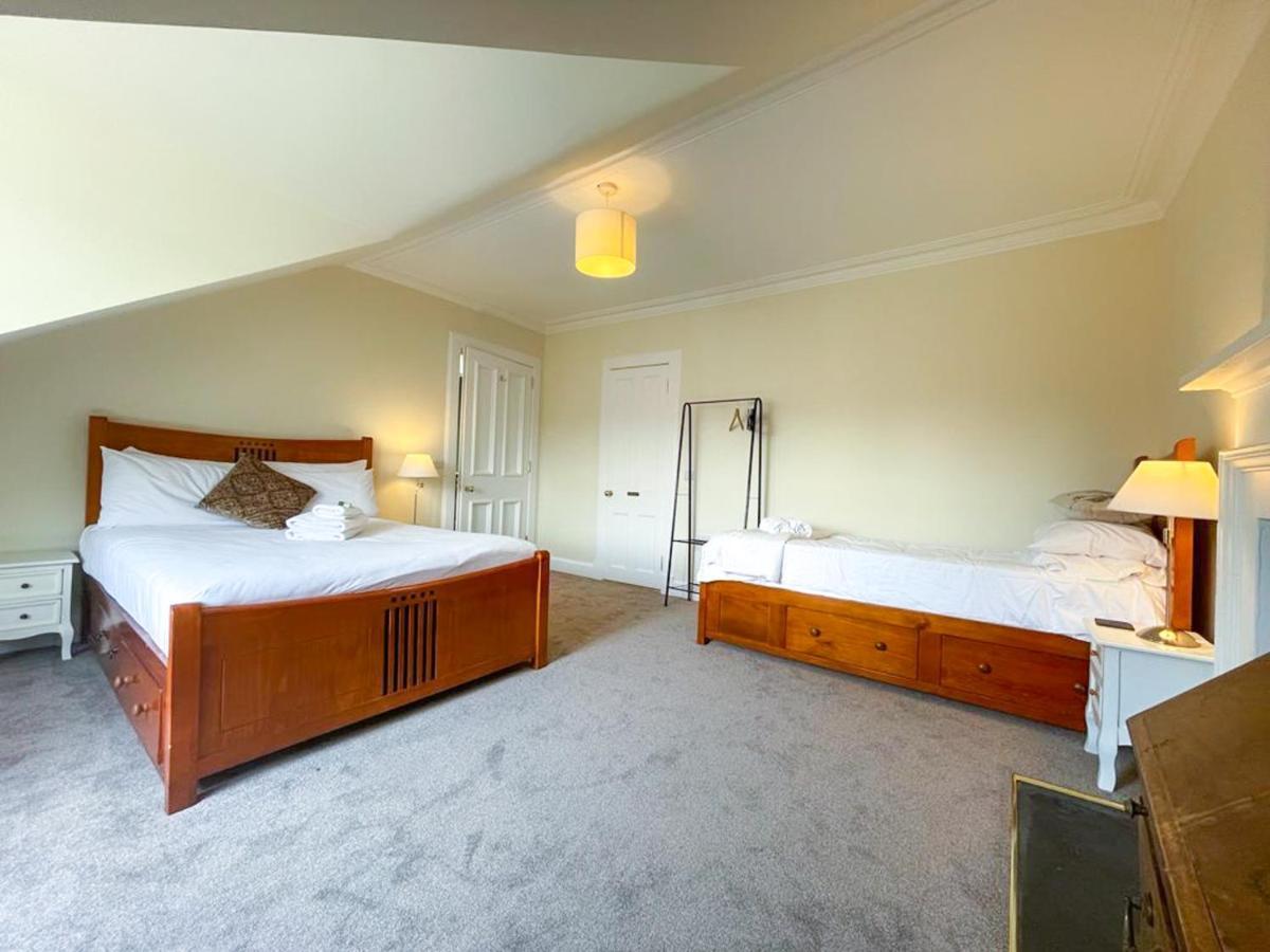 Remarkable 5Br Townhouse With Garden, Sleeps 12 Edinburgh Exterior photo